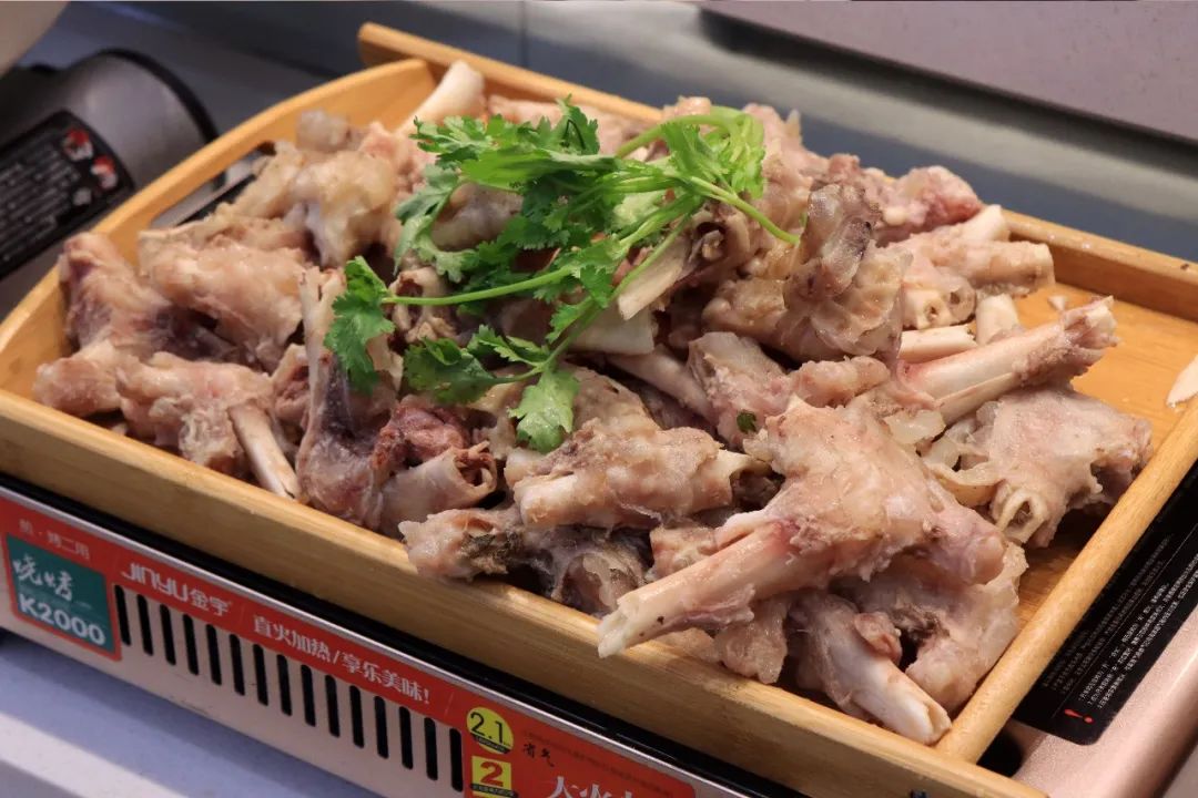 尤其是入伏第一天 萧县人的餐桌上 羊蹄拐 …… 萧县羊肉享有盛名