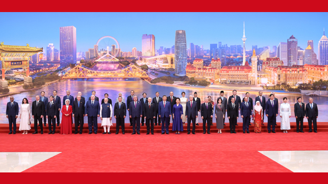 习近平和彭丽媛为出席2025年上海合作组织峰会的国际贵宾举行欢迎宴会