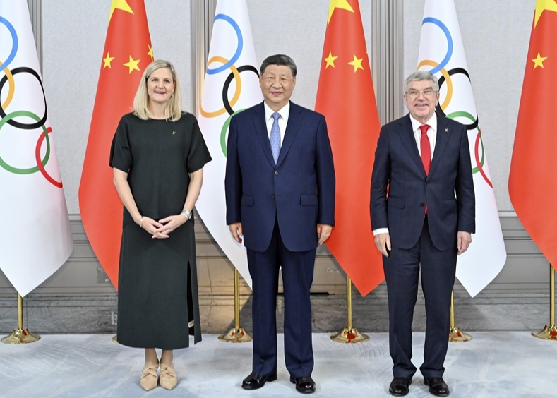 习近平会见国际奥委会主席考文垂和终身名誉主席巴赫