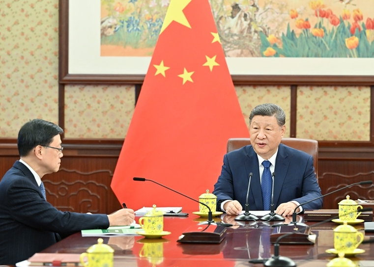 习近平听取李家超述职报告