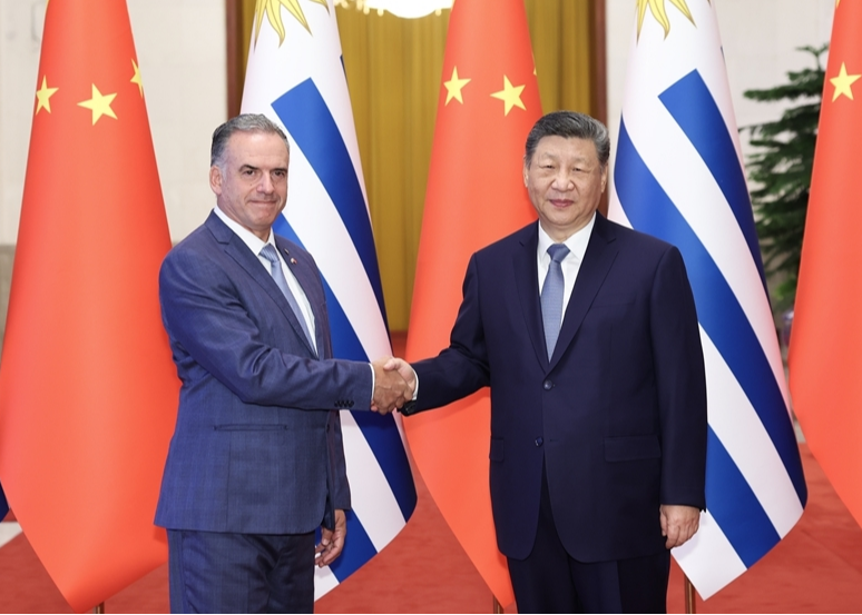 习近平同乌拉圭总统奥尔西举行会谈