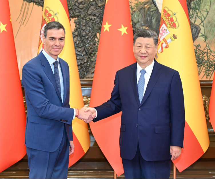 习近平会见西班牙首相桑切斯
