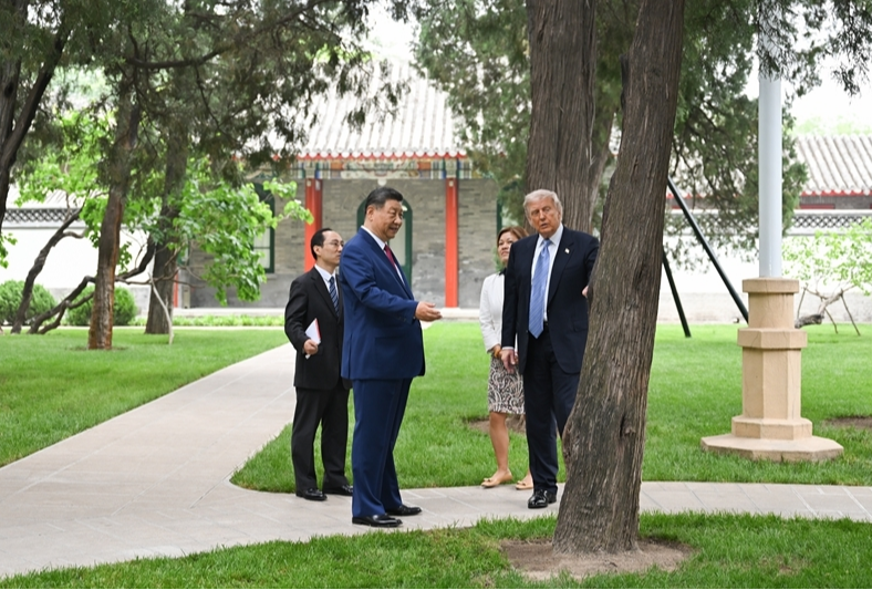 习近平同美国总统特朗普在中南海小范围会晤