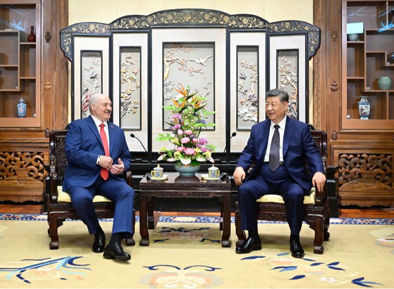 习近平会见白俄罗斯总统卢卡申科
