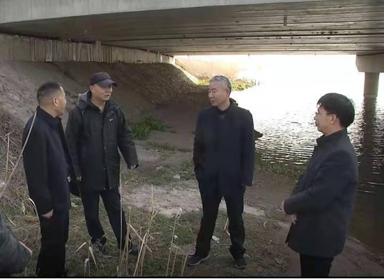 3月4日上午,县人大常委会党组书记,主任,县级河长朱永亮带领县直相关