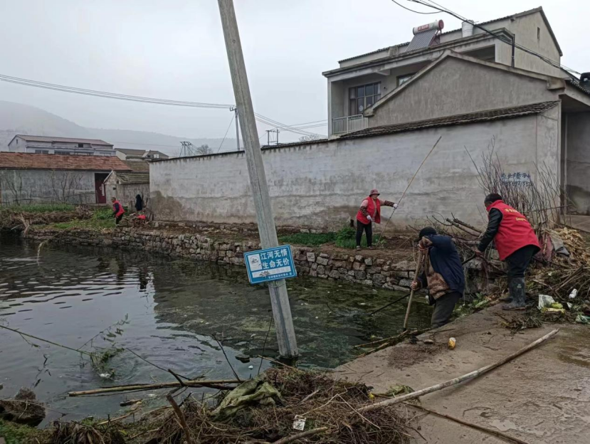 乡村治理萧县官桥镇开展河道环境卫生整治活动
