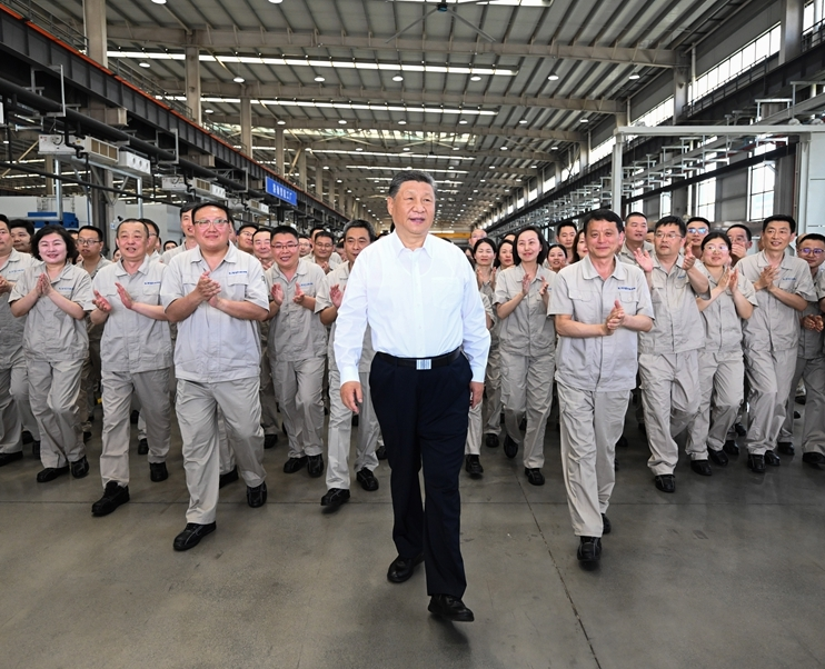 习近平在河南考察时强调：坚定信心推动高质量发展高效能治理
奋力谱写中原大地推进中国式现代化新篇章