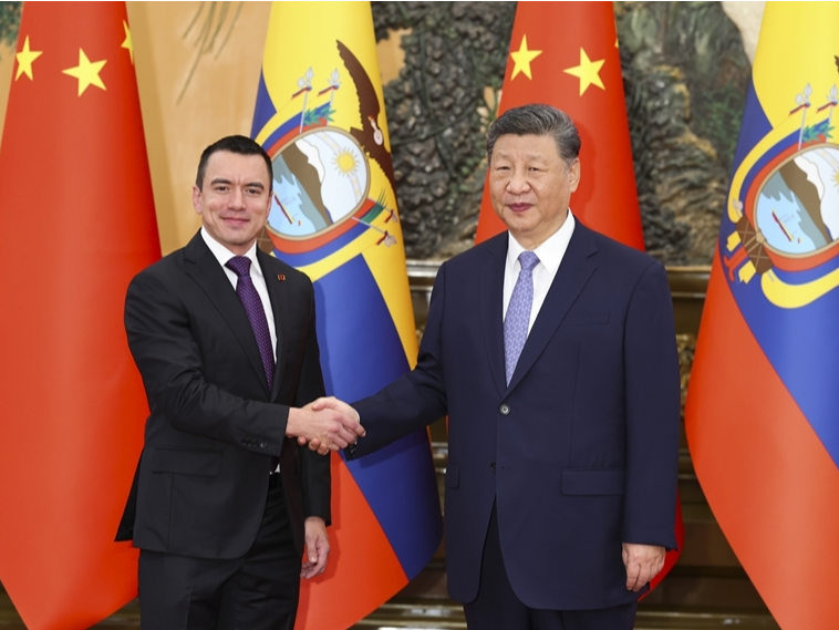 习近平会见厄瓜多尔总统诺沃亚